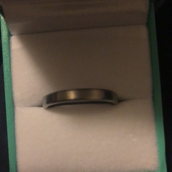 Men’s wedding band - Picture 1 of 2